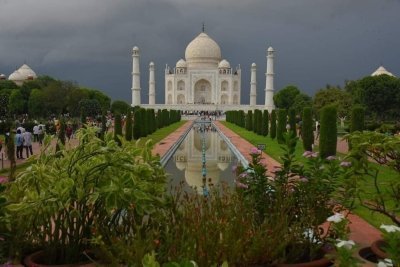LUXURY DAY TRIP TO TAJ MAHAL AGRA FROM DELHI