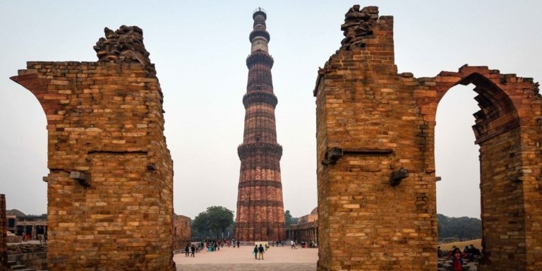 Delhi: Qutub Minar Private Tour with Hotel Pickup & Drop Off