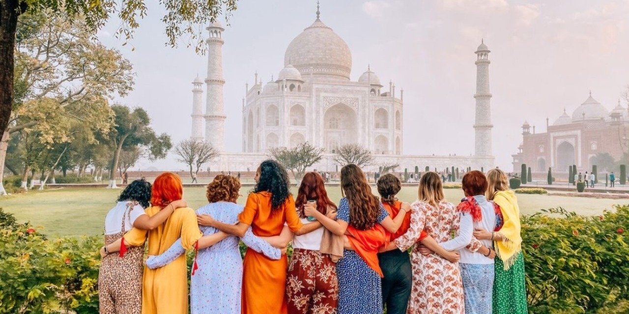 From Delhi: Taj Mahal & Agra Trip by Gatimaan Express Train