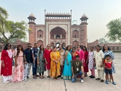 From Delhi: Same Day Taj & Agra Fort Day Trip with Transfers