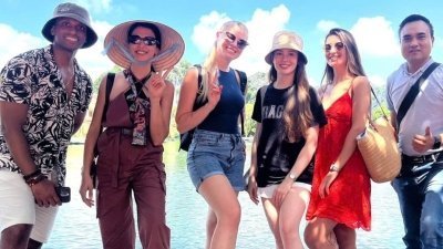 Tam Coc Boat Tour with Hoa Lu Ancient Capital & Hang Mua Cave