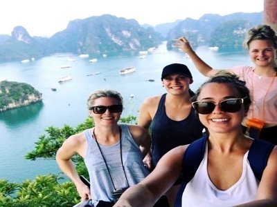 Deluxe Ha Long Bay Day Trip 6-Hour Buffet Cruise – Limousine Bus