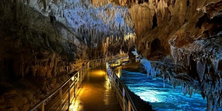 Okinawa: Private car tour of Sefa Utaki and Gyokusendo