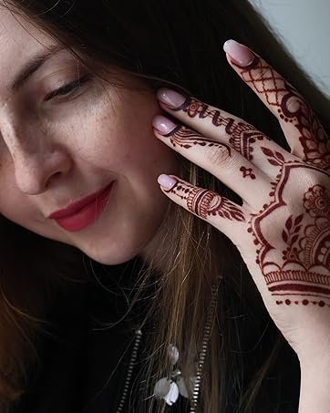 From Delhi: Taj Mahal & Agra Tour with Traditional Henna Art