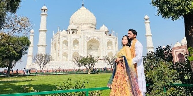 From Delhi: Taj Mahal Tour with traditional Dress & Photos