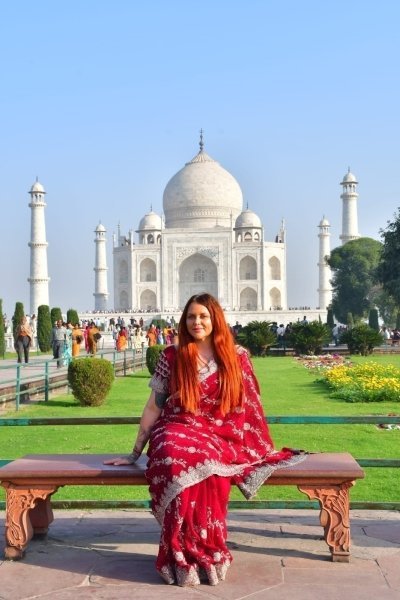 From Delhi: Taj Mahal Tour with traditional Dress & Photos