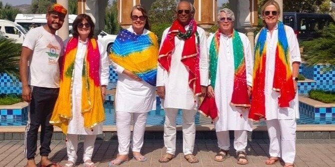 From Delhi: Taj Mahal Tour with traditional Dress & Photos