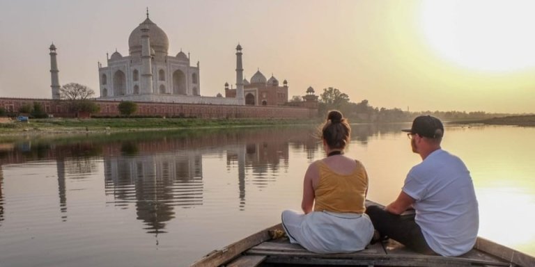 From Delhi: Taj Mahal Sunrise & Same-Day Tour with Boat Ride