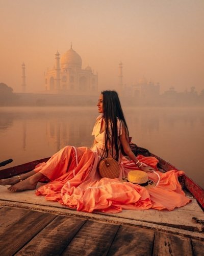 From Delhi: Taj Mahal Sunrise & Same-Day Tour with Boat Ride