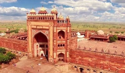 From Delhi: Taj Mahal & Agra Day Tour with Fatehpur Sikri.
