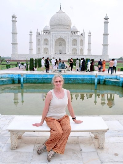 Hyderabad to Taj Mahal Day Tour with Return Flights