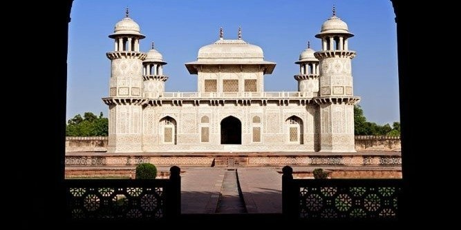 Local Agra Private Half-Day Tour with Custom Itinerary