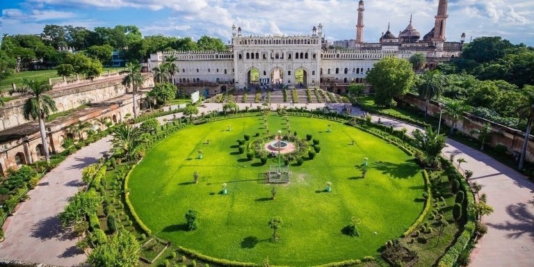 Lucknow: Private Day Tour with Lunch and Hotel Pickup