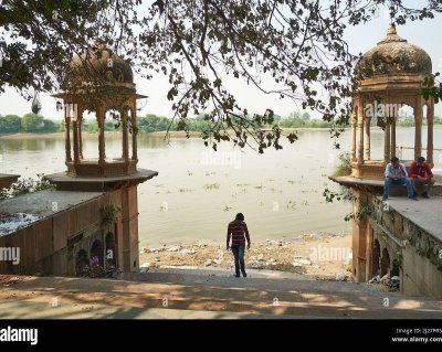 From Agra: Radha Soami, Kailash & Shaheed-e-Salis Tour
