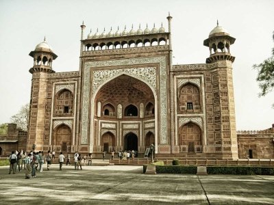 Historical Agra Day Tour: Taj Mahal, Agra Fort and Baby Taj