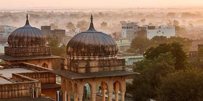 Explore the open art gallery town of Mandawa on a day tour