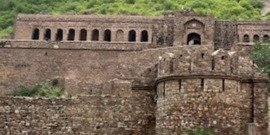 Jaipur: Same-Day Bhangarh Fort & Chand Baori Stepwell Tour