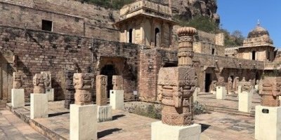 A Day Tour of Gwalior from Agra with Local Guide Service.