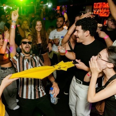 Cascais Crawl: A night with 6 Drinks, Games & VIP Club Entry
