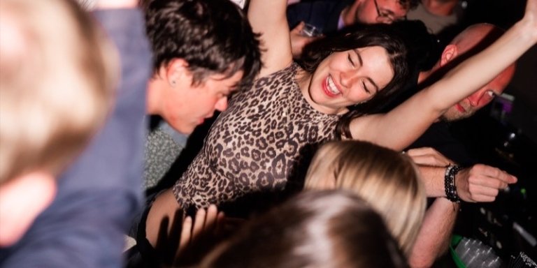 Faro Pub Crawl: 6 Drinks, Games, and VIP Club Entry