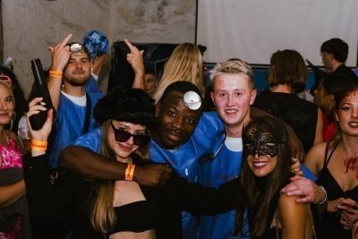 Faro Pub Crawl: 6 Drinks, Games, and VIP Club Entry