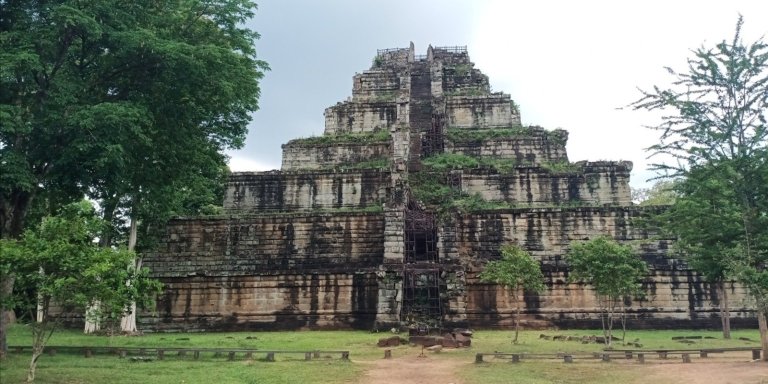 Private One Day Trip-Pyramid Temple Koh Ker and Beng Mealea