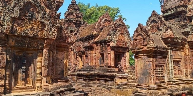 Private One Day Trip To Banteay Srei, Beng Mealea and Rolous