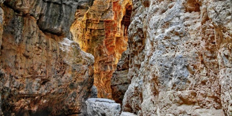 Imbros Gorge Trek: Cliffs, Stone Paths and Sfakia