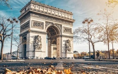 Paris: 4-Day Tour with Disneyland, Eiffel Tower & Transfers