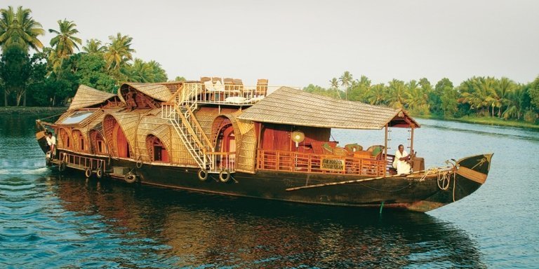 Backwaters Bliss: Cochin to Alleppey Escape