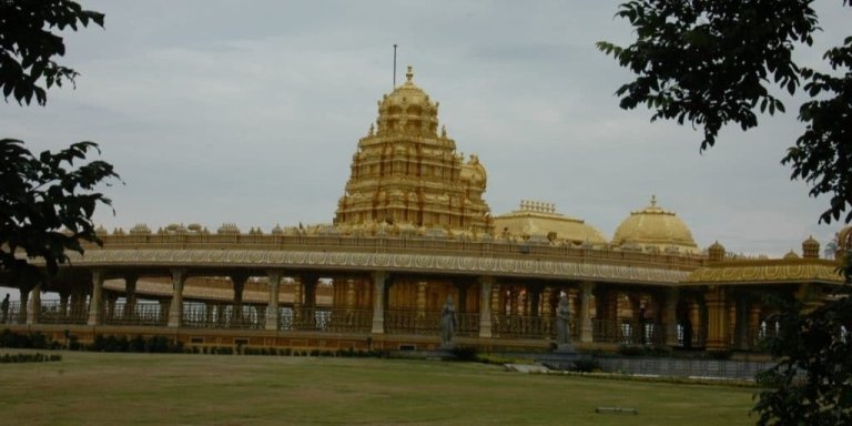 Bangalore to Cochin: South India Temples & Backwaters