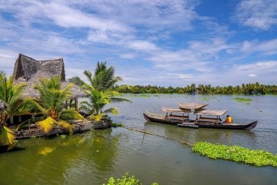 Bangalore to Kovalam Temple, Backwater & Beach Tour