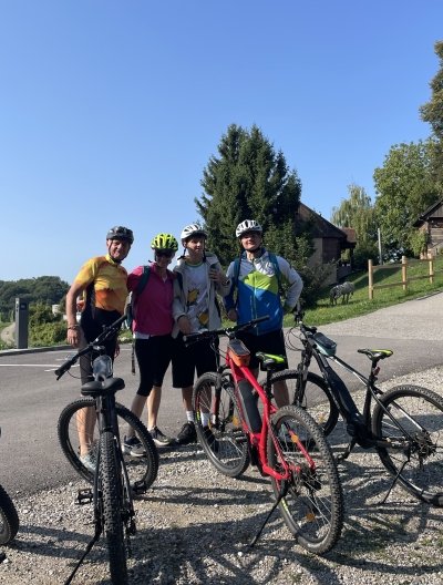 E-bikes - Prehistoric man's paths and wine tasting