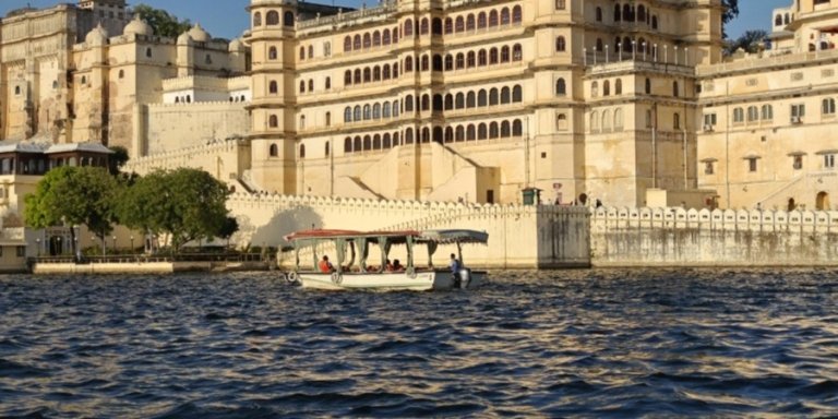 4-Day Private Udaipur and Mount Abu Tour