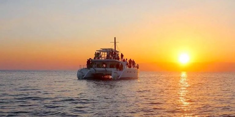 Party Sunset Yacht