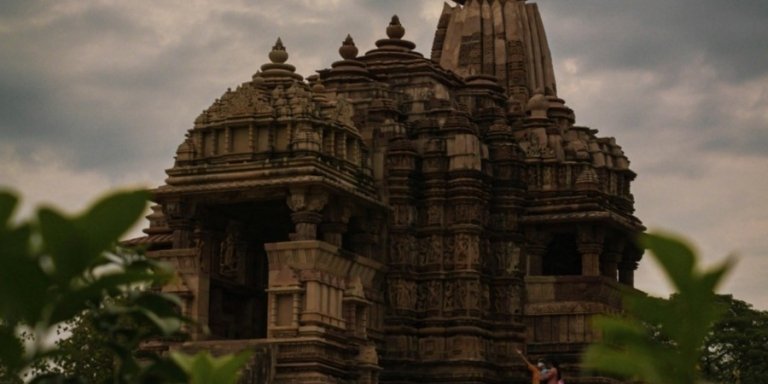 9-Day Delhi Agra Orchha Khajuraho and Varanasi Tour