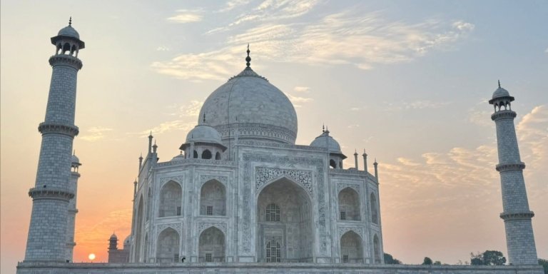 From Delhi: Taj Mahal Sunrise & Agra Day Tour by Car & Guide