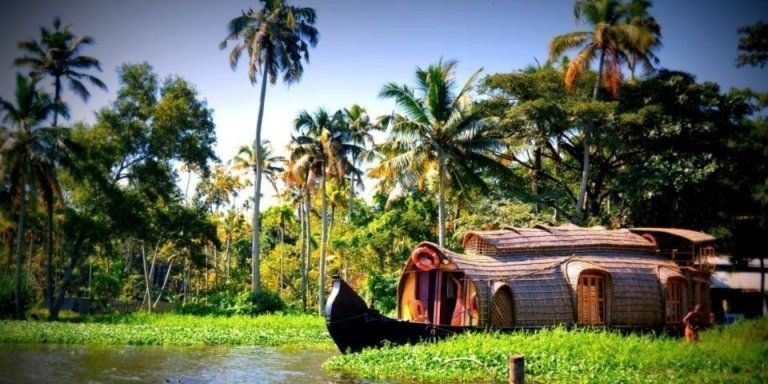 8-Day Kerala Odyssey: 3-Star Classic Hotels & Houseboat Stay