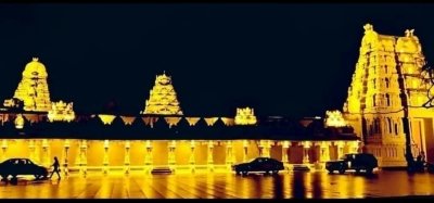 Must Visit Monuments, Caves & Temples Tour from Mumbai