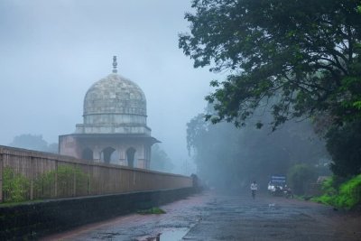 Mumbai to Indore Ancient Caves & Temples Tour
