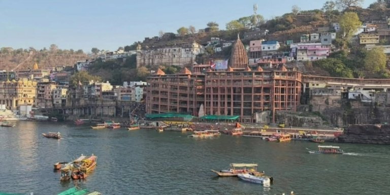 Mumbai to Indore Ancient Caves & Temples Tour