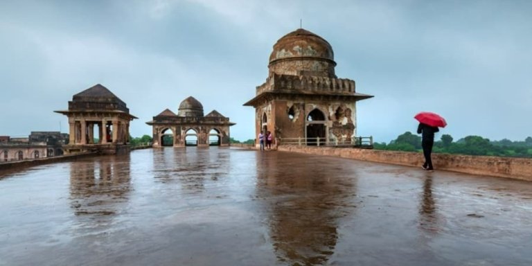 Mumbai to Delhi Overland Tour