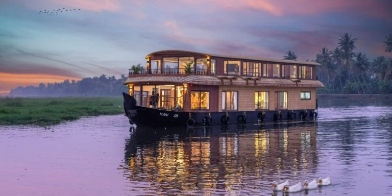 South India Heritage Forts, Palaces and Backwater Cruise