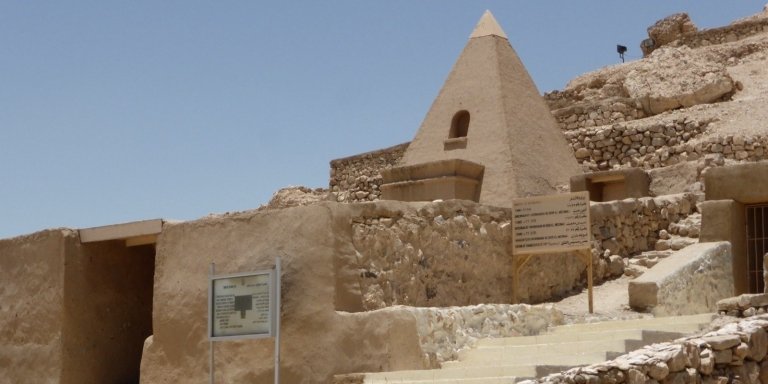 Luxor West Bank Tour: Deir el Medina - Seti I Mortuary Temple - Memnon