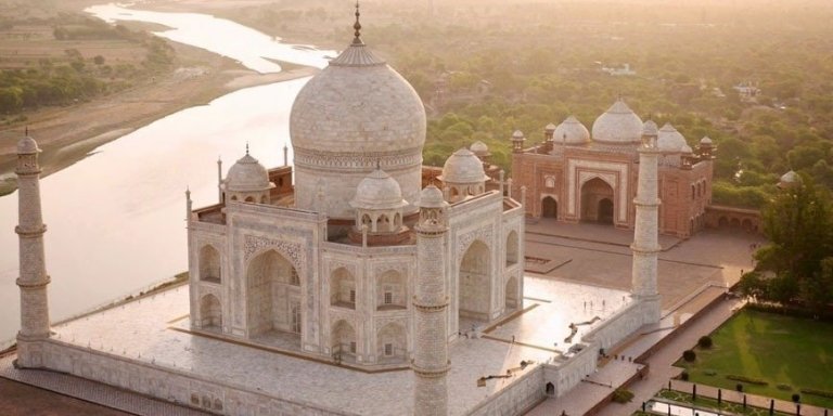 Taj Mahal Tour by Gatimaan Express Train