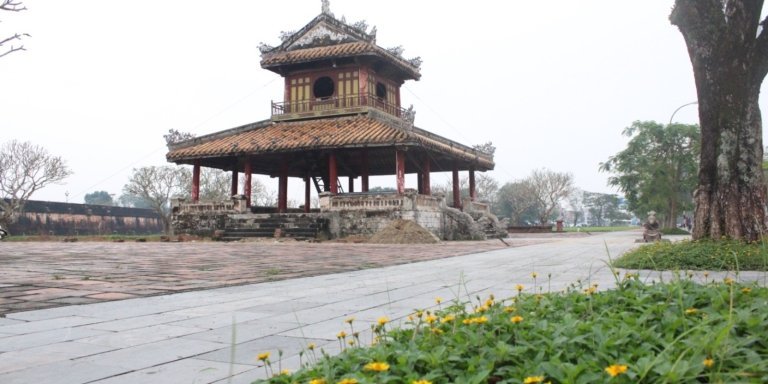 Small group tour in Hue city