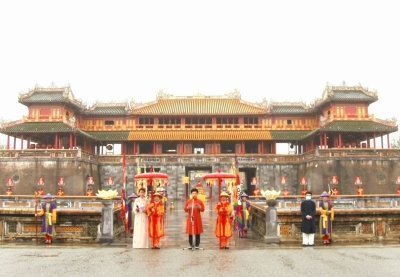 Small group tour in Hue city