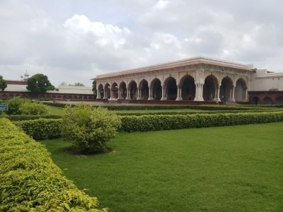 All Inclusive Day Trip to Taj Mahal & Agra Fort by Car from Delhi