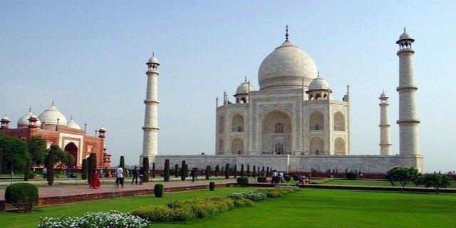 All Inclusive Day Trip to Taj Mahal & Agra Fort by Car from Delhi
