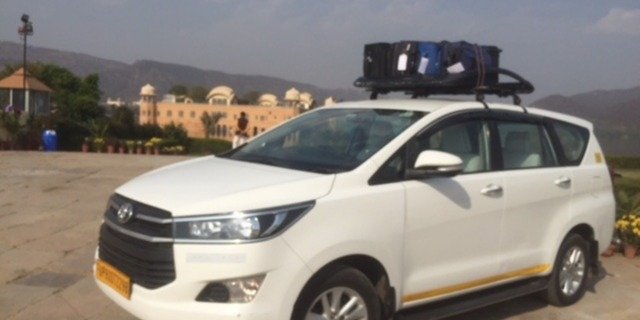 Ari-dep. Private Transfer New Delhi to Agra in Luxury SUV up to 6 pax